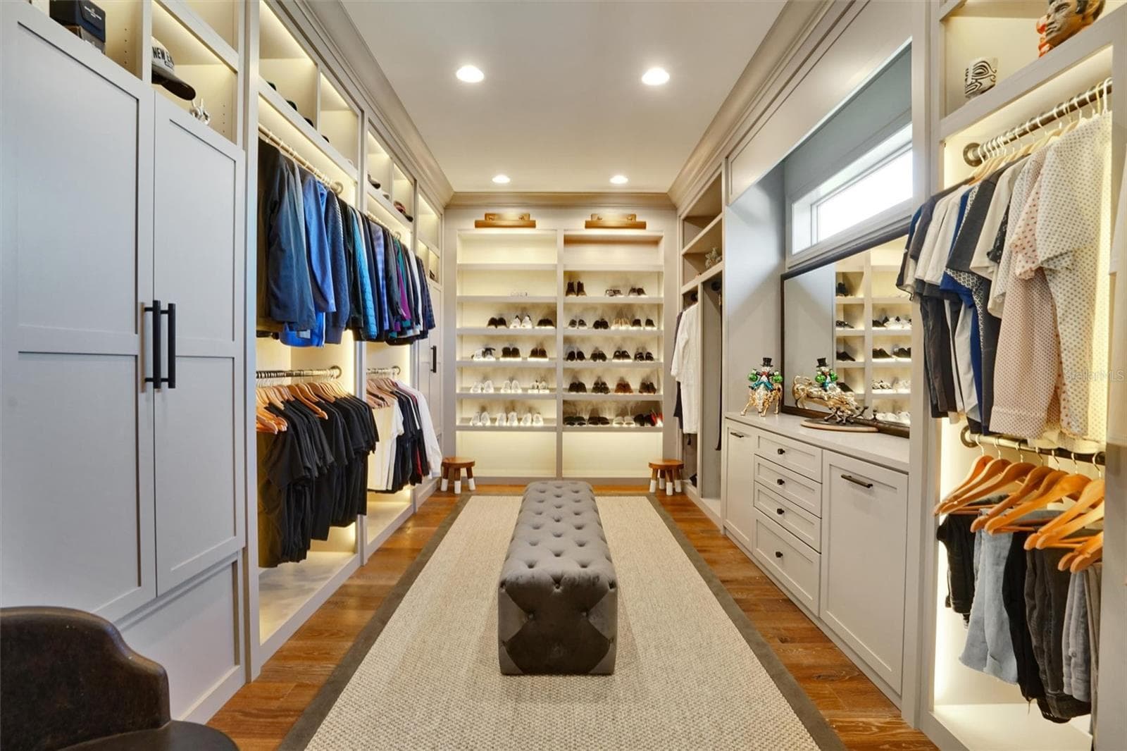 Oxford Design Dressing Room #2 - 4807 W LONGFELLOW AVE, TAMPA