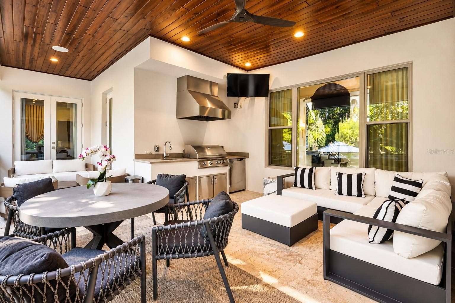 Screened in Patio - 4807 W LONGFELLOW AVE, TAMPA