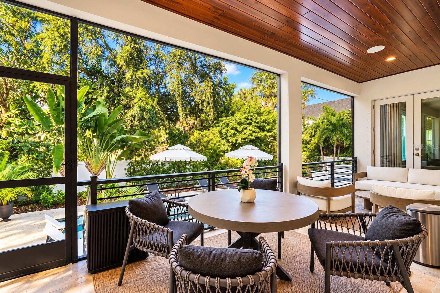 Screened in Patio - 4807 W LONGFELLOW AVE, TAMPA