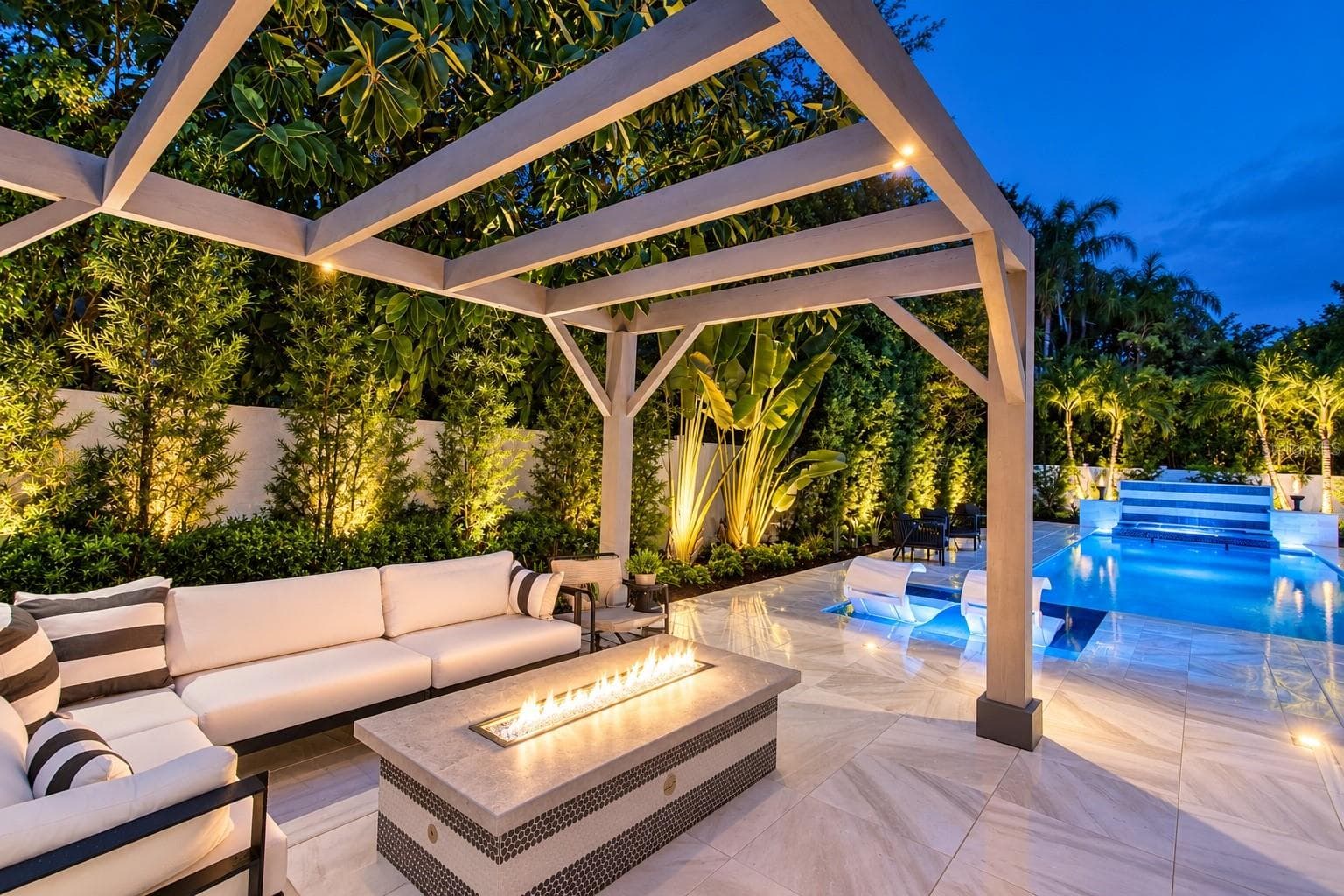 Outdoor firepit - 4807 W LONGFELLOW AVE, TAMPA