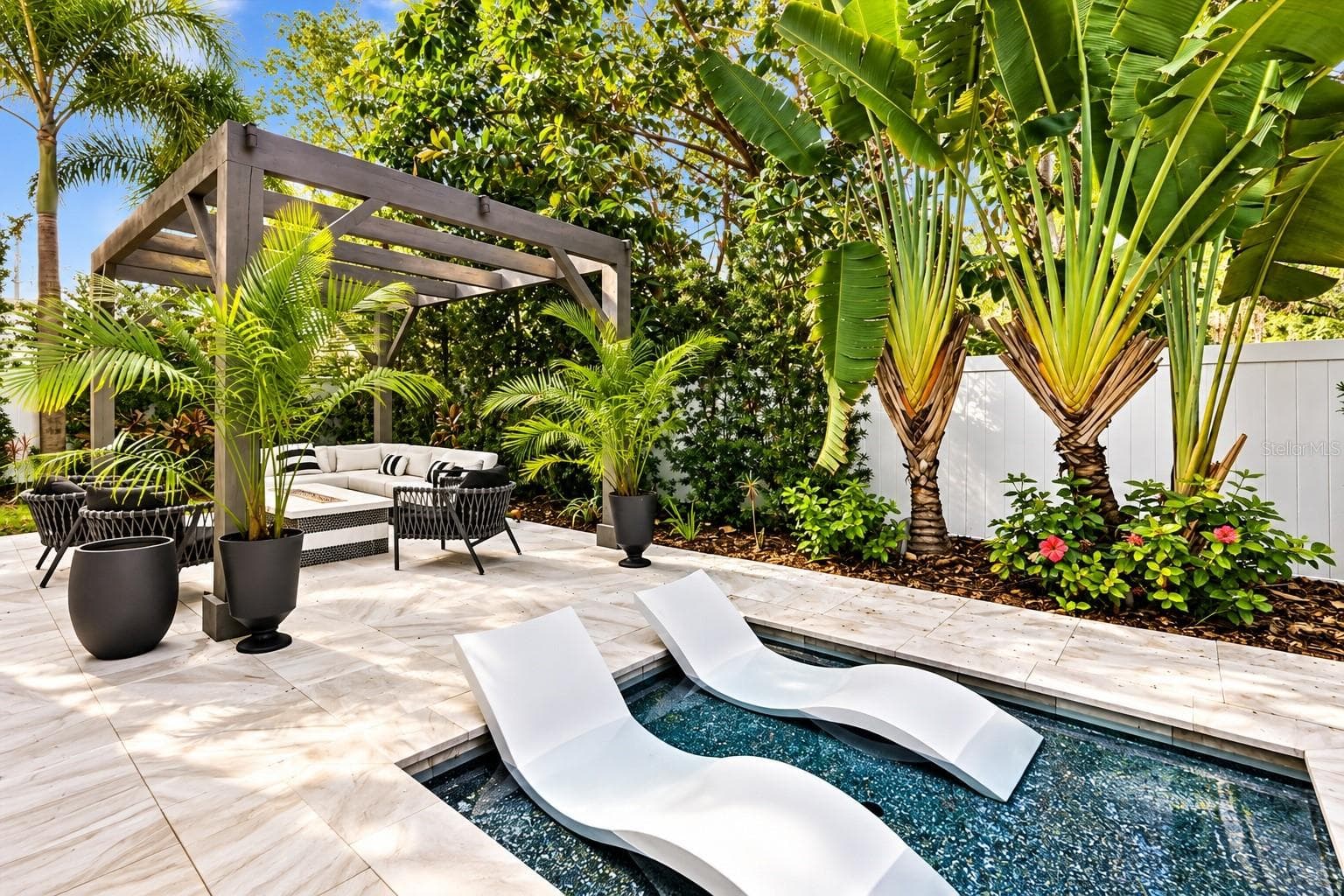 Pool Sun Shelf - 4807 W LONGFELLOW AVE, TAMPA
