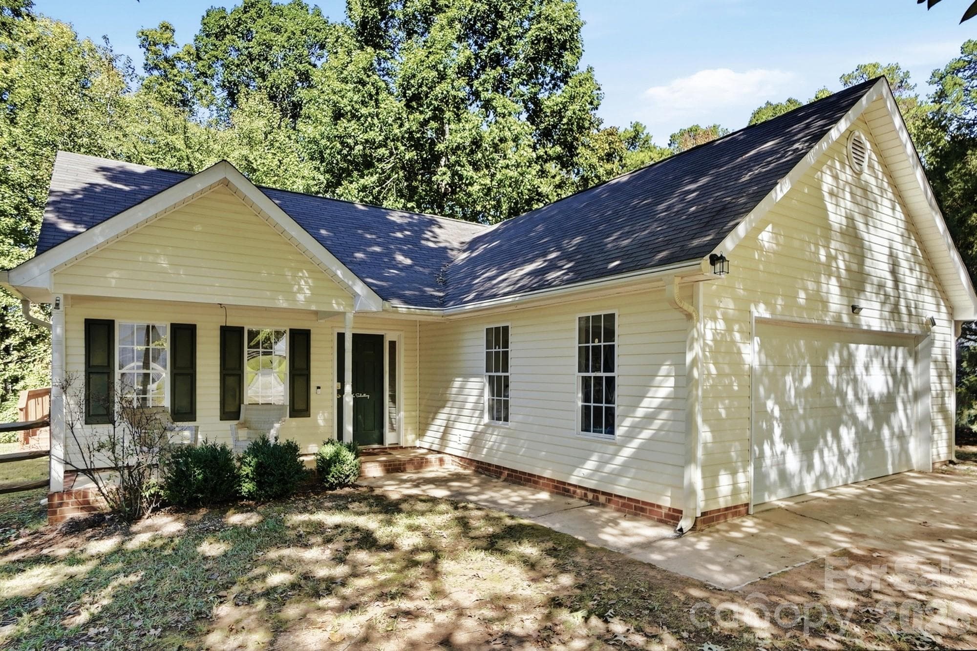 Covered Front Porch - 2116 Gambrel Way, Monroe
