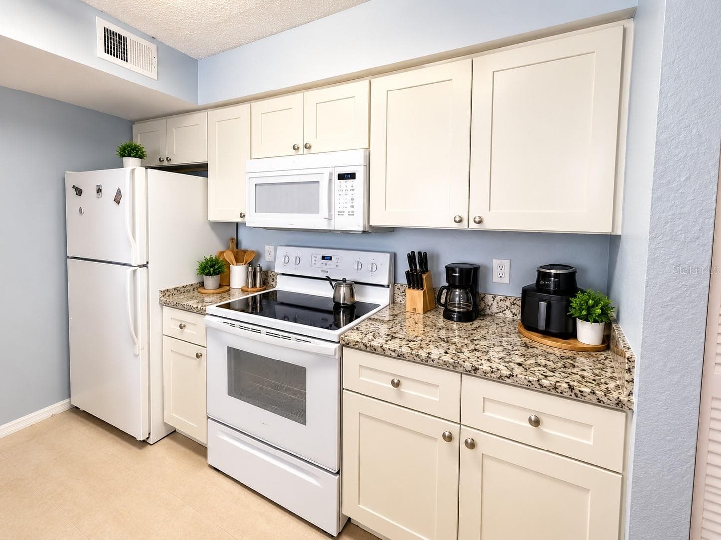 Condominium at 2210 GRAND CAYMAN CT #1733, KISSIMMEE, photo 8 of 32