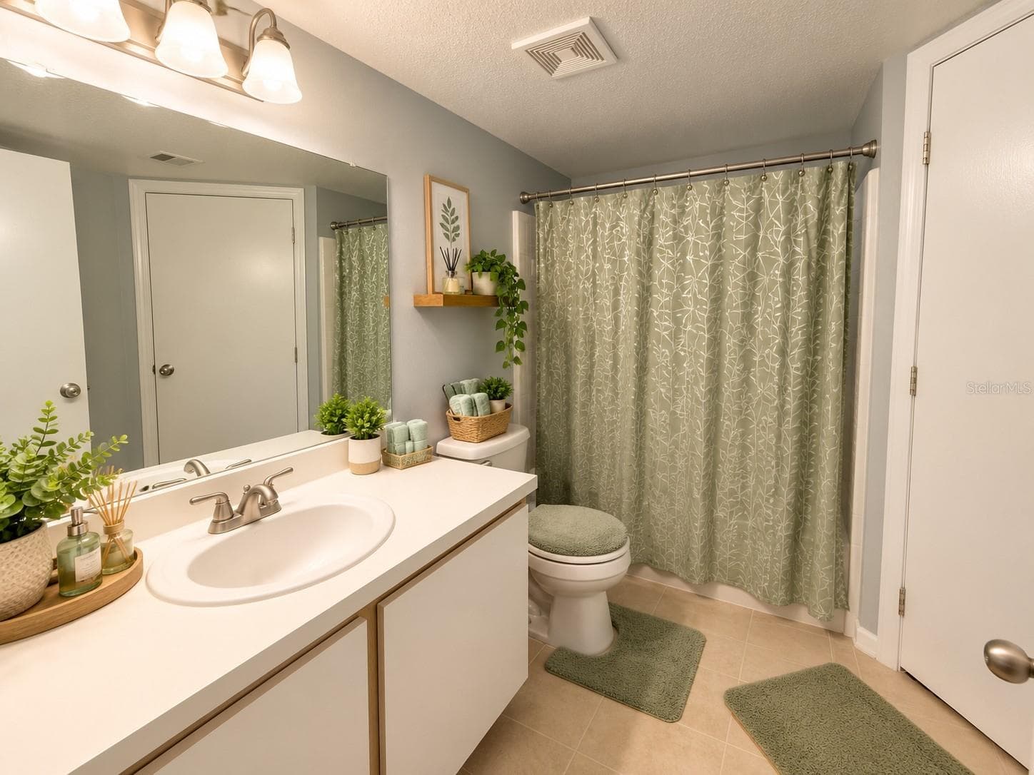 Condominium at 2210 GRAND CAYMAN CT #1733, KISSIMMEE, photo 13 of 32