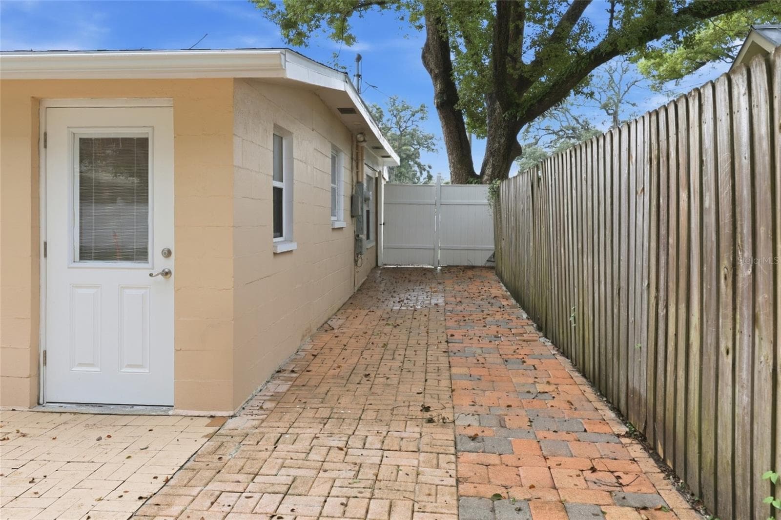 Single Family Residence at 8407 N NEWPORT AVE, TAMPA, photo 4 of 27