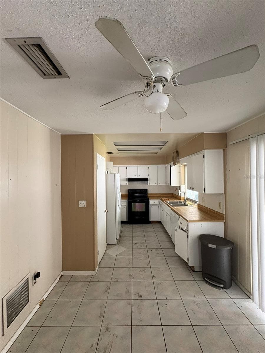 Single Family Residence at 13941 84TH TER, SEMINOLE, photo 2 of 15