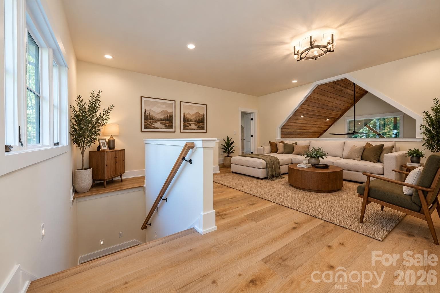 Upstairs Sitting Area - 676 Arlington Road, Waynesville