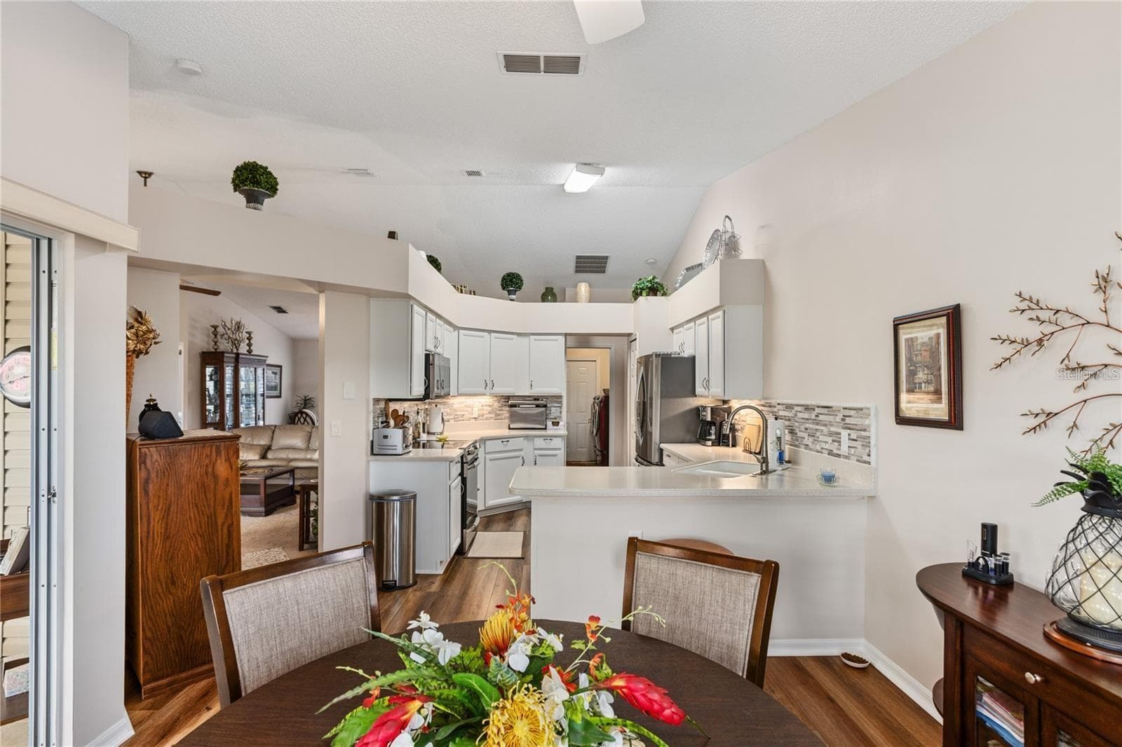 Breakfast Nook/Kitchen - 25233 LOST OAK CIR, LEESBURG