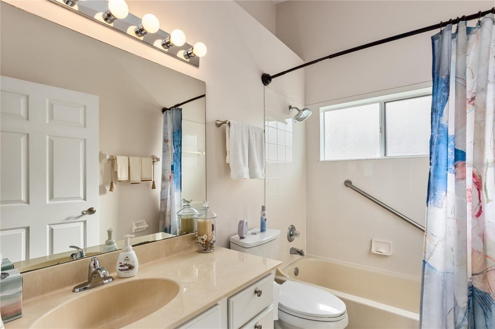 Guest Bathroom - 25233 LOST OAK CIR, LEESBURG