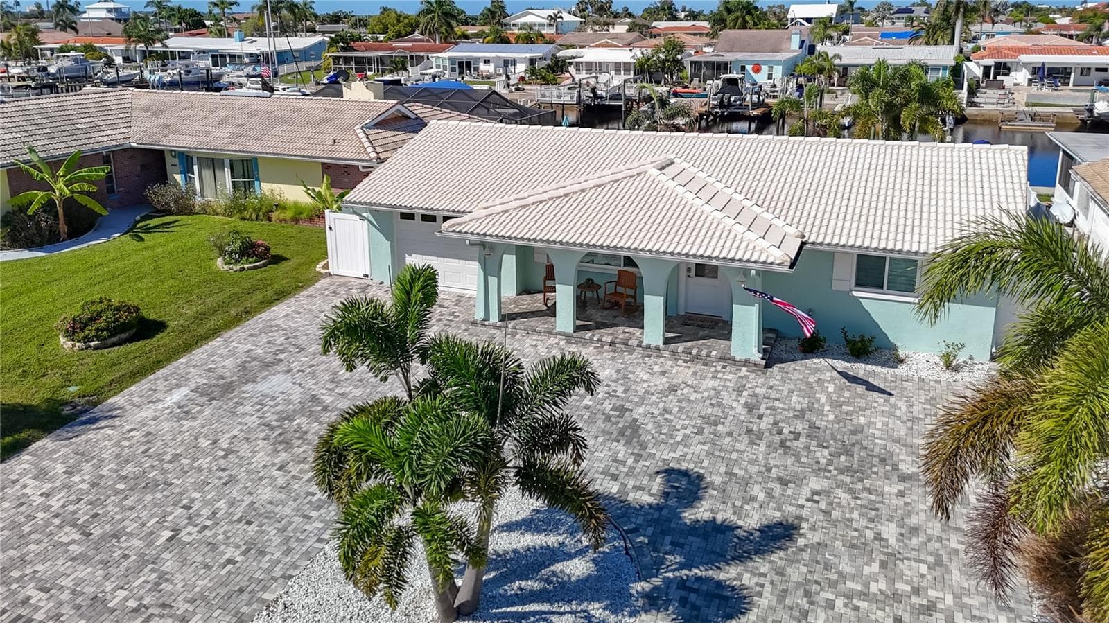 Front view and Circular Driveway - 4951 FORECASTLE DR, NEW PORT RICHEY