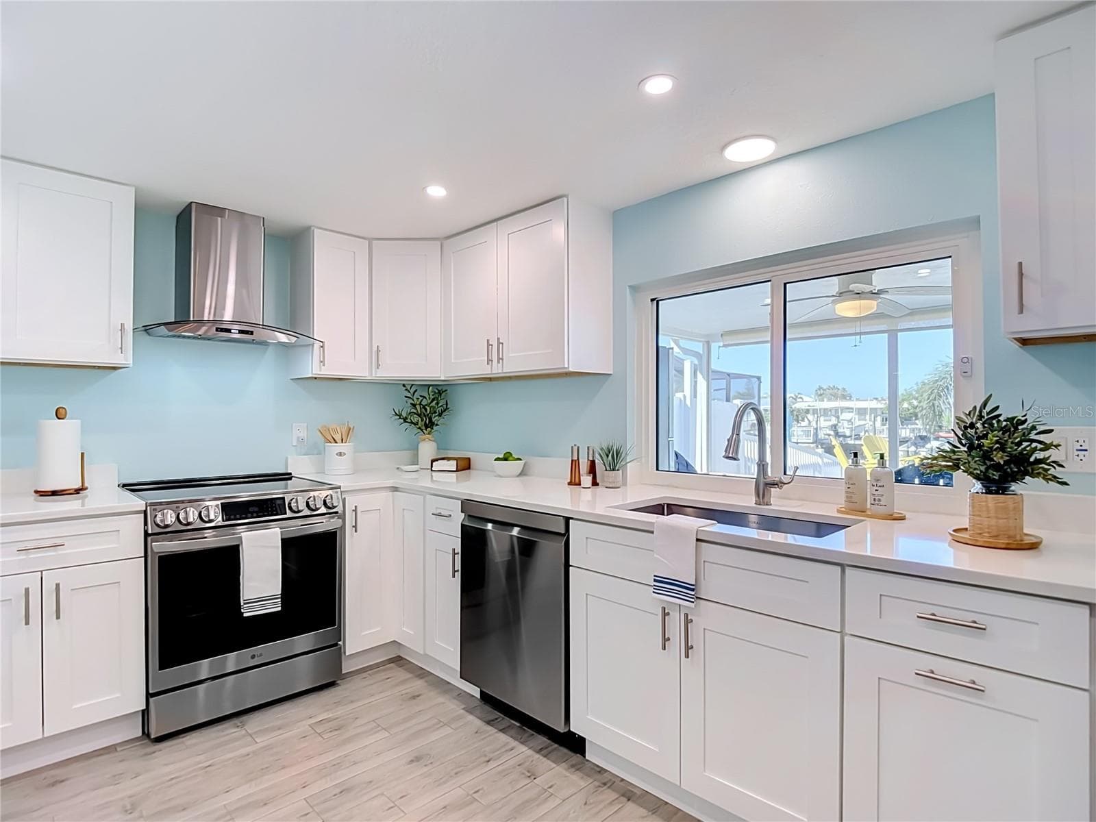 Kitchen - 4951 FORECASTLE DR, NEW PORT RICHEY