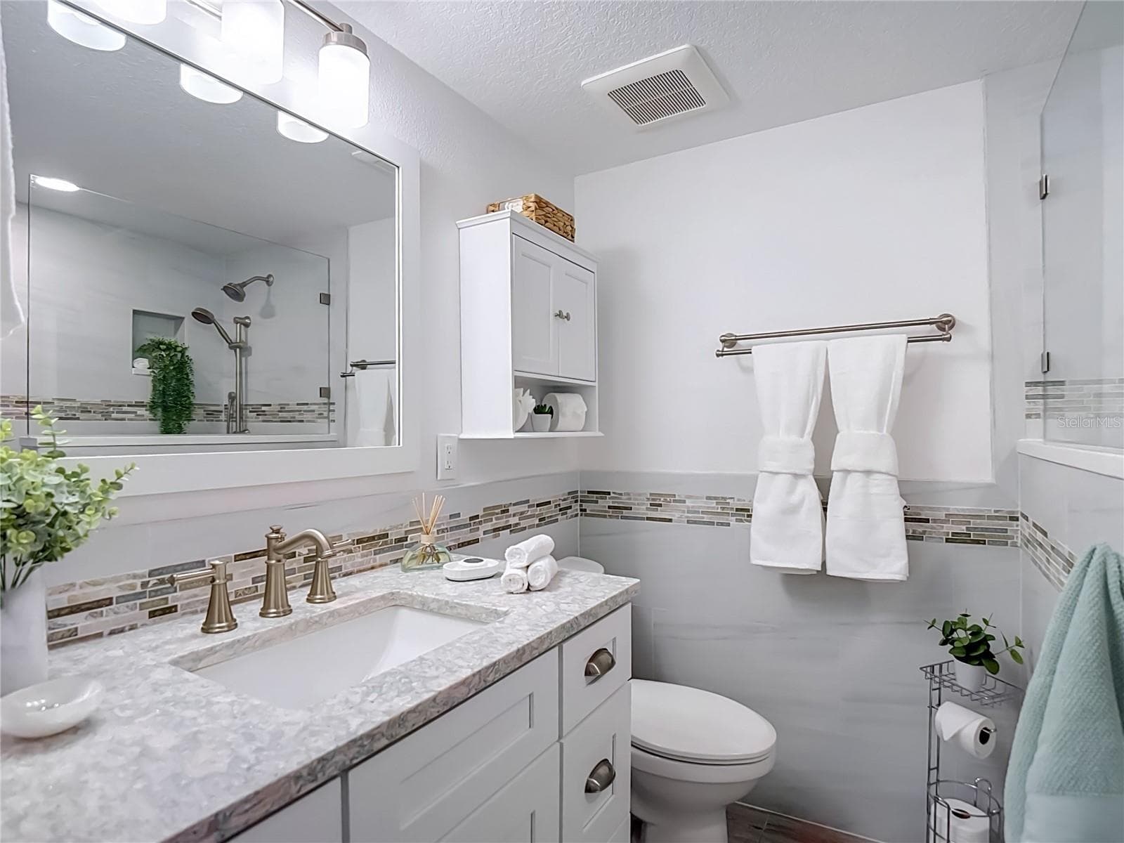 Main Bathroom - 4951 FORECASTLE DR, NEW PORT RICHEY