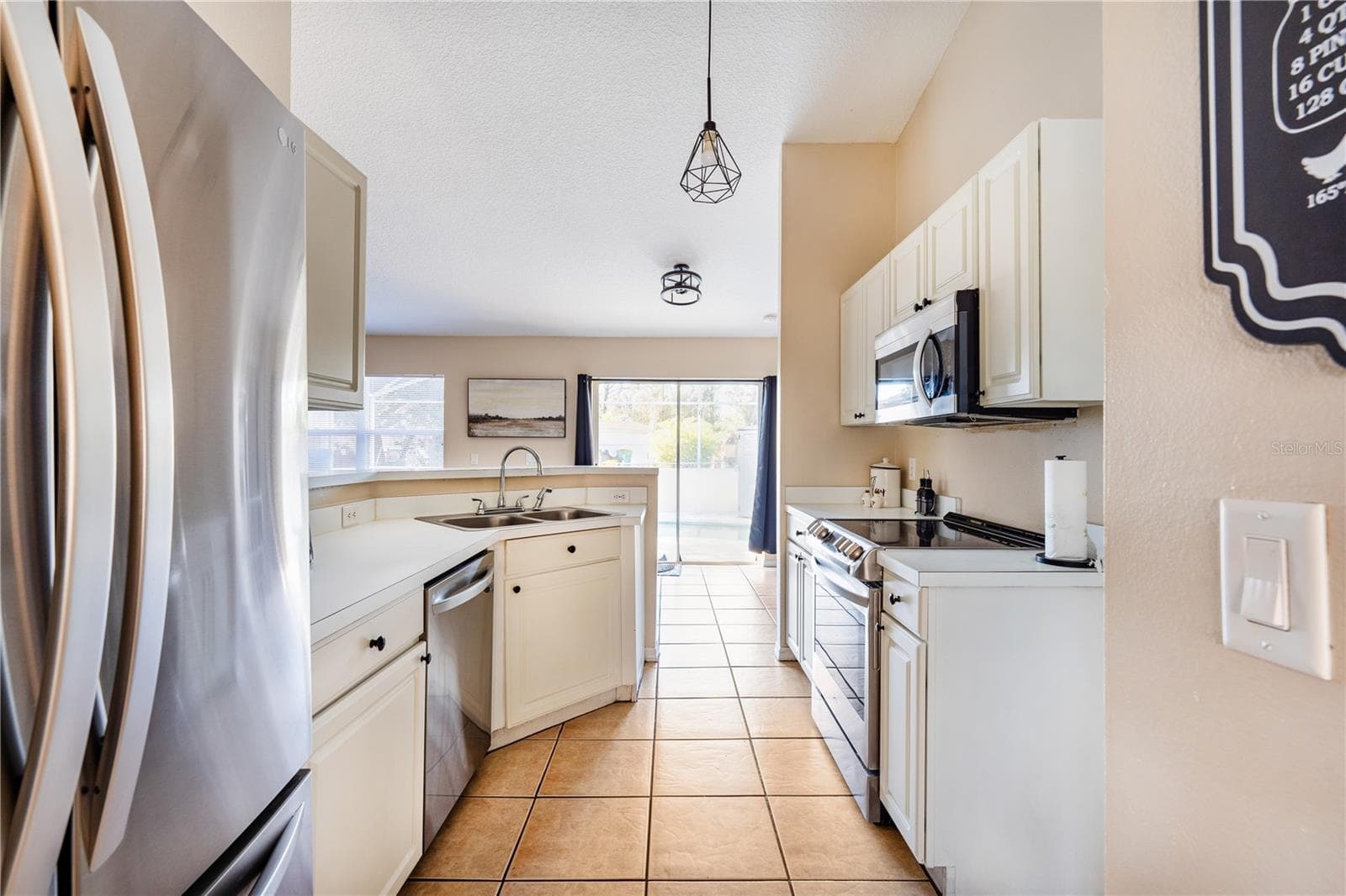 Single Family Residence at 331 MARQUEE DRIVE DR, KISSIMMEE, photo 11 of 31