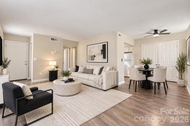 MOVE IN READY -NEW PLANK FLOORING, FRESH PAINT, SMOOTH CEILINGS AND RENOVATED KITCHEN AND BATH - 3201 Heathstead Place, Charlotte