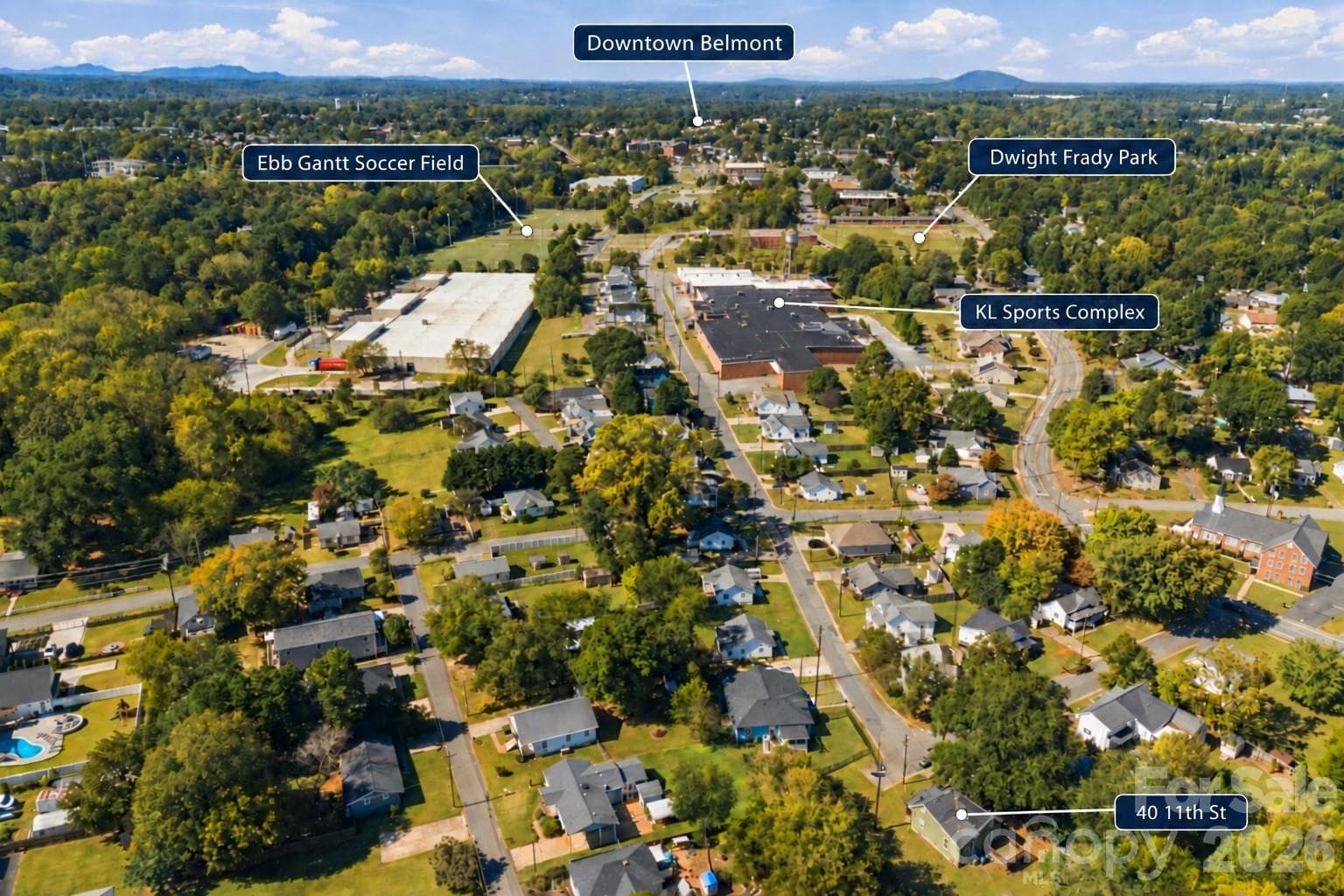 Steps away from soccer fields, baseball field, basketball courts, and KL Sports Complex. Downtown Belmont 1 mile away. - 40 11th Street, Belmont