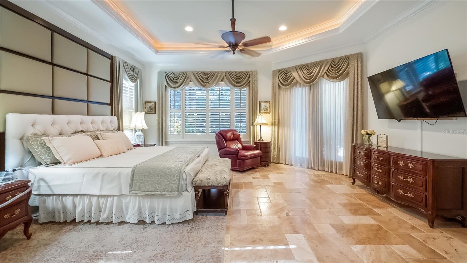Luxurious Primary Suite - 9524 SAN FERNANDO CT, HOWEY IN THE HILLS