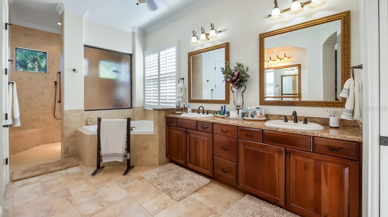 Dual Sinks and Walk-in Shower - 9524 SAN FERNANDO CT, HOWEY IN THE HILLS