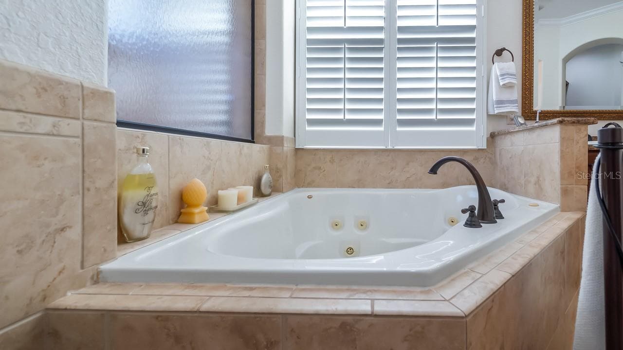 Jetted Tub - 9524 SAN FERNANDO CT, HOWEY IN THE HILLS