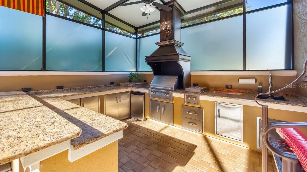 Outdoor Kitchen with Granite Counters - 9524 SAN FERNANDO CT, HOWEY IN THE HILLS