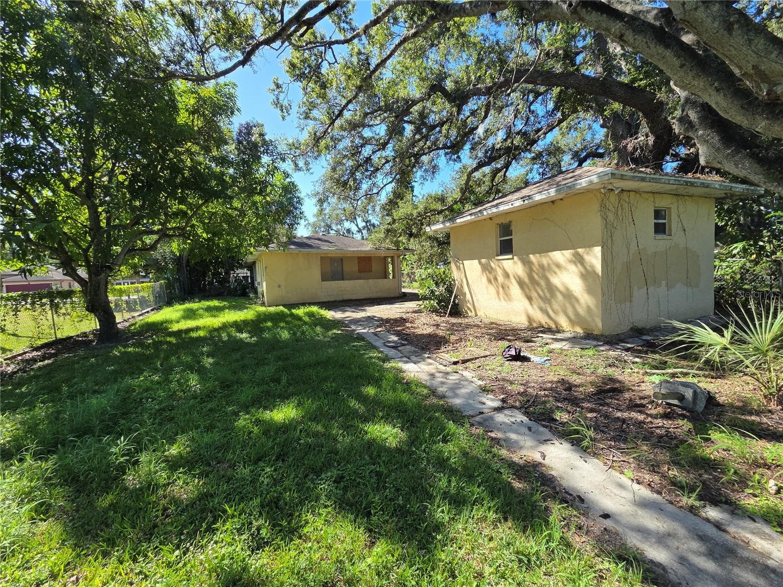 Driveway Exterior View - 210 12TH ST W, PALMETTO
