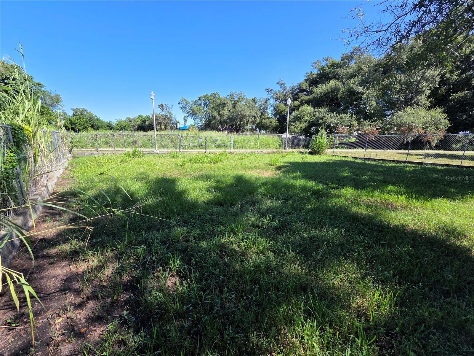 Expansive Yard Space - 210 12TH ST W, PALMETTO