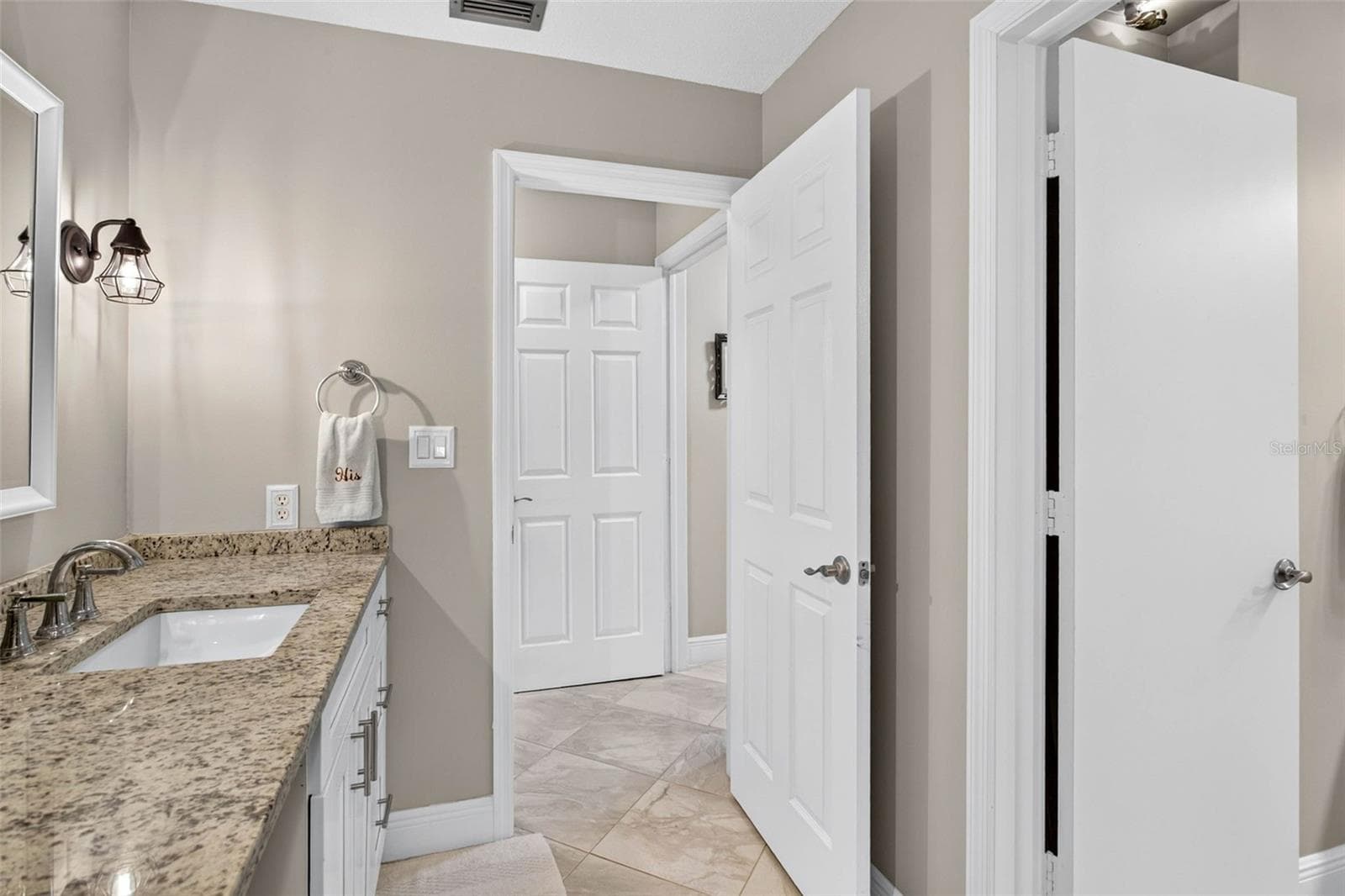 Condominium at 6326 GRAND BAHAMA CIR #F, TAMPA, photo 28 of 34