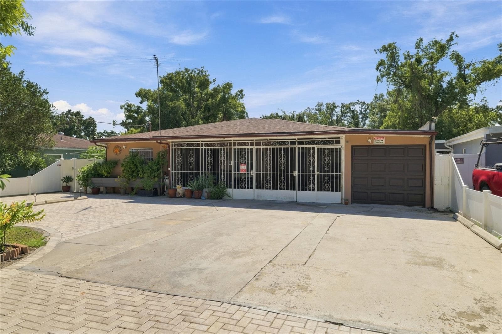 Single Family Residence at 1508 W KNOLLWOOD ST, TAMPA, photo 2 of 58