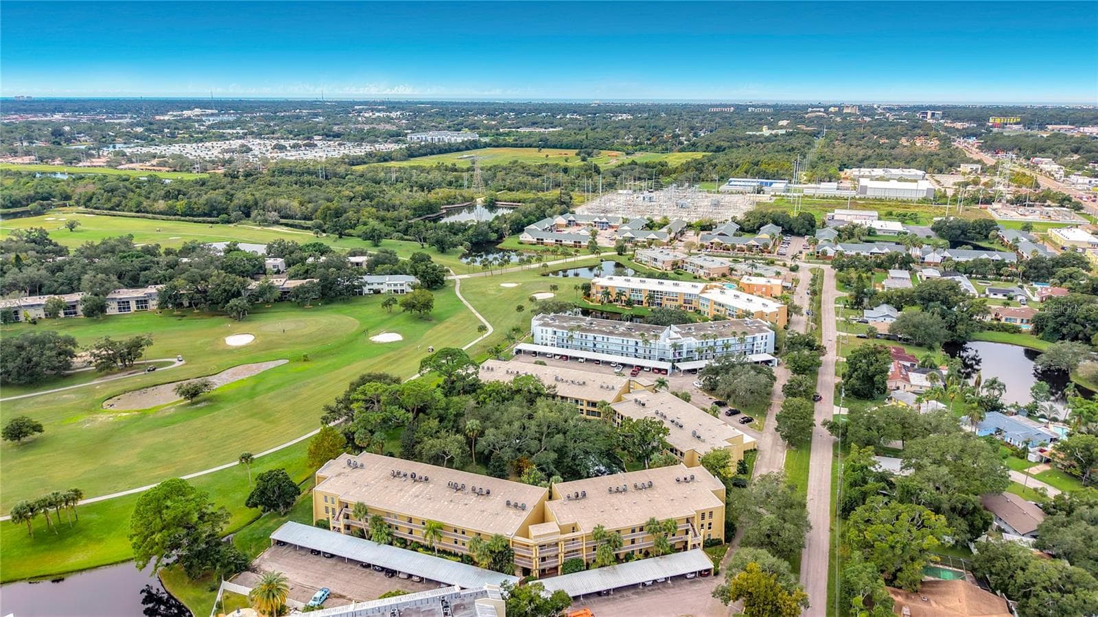225 COUNTRY CLUB DR #E252