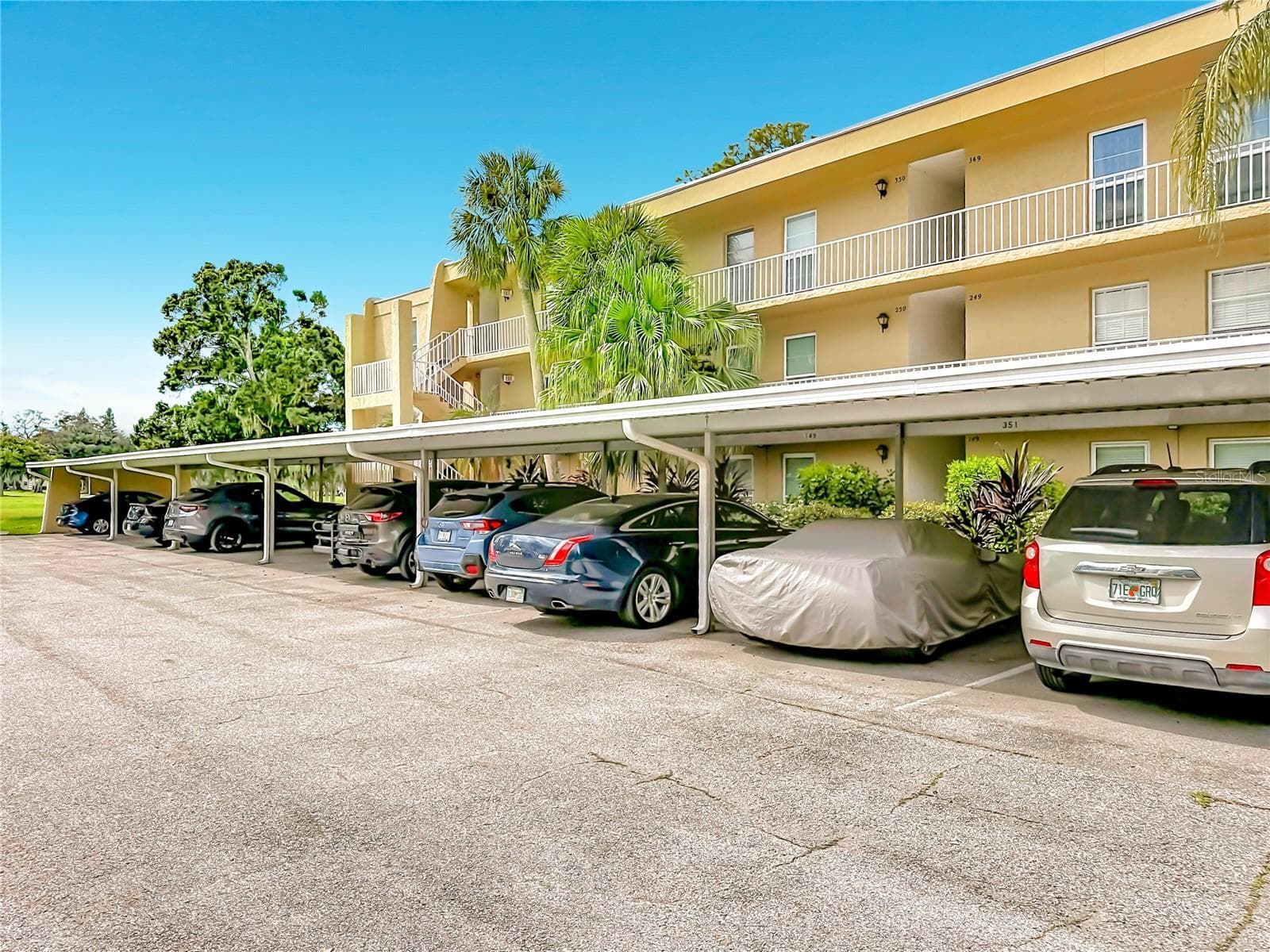 Covered paking - 225 COUNTRY CLUB DR #E252, LARGO