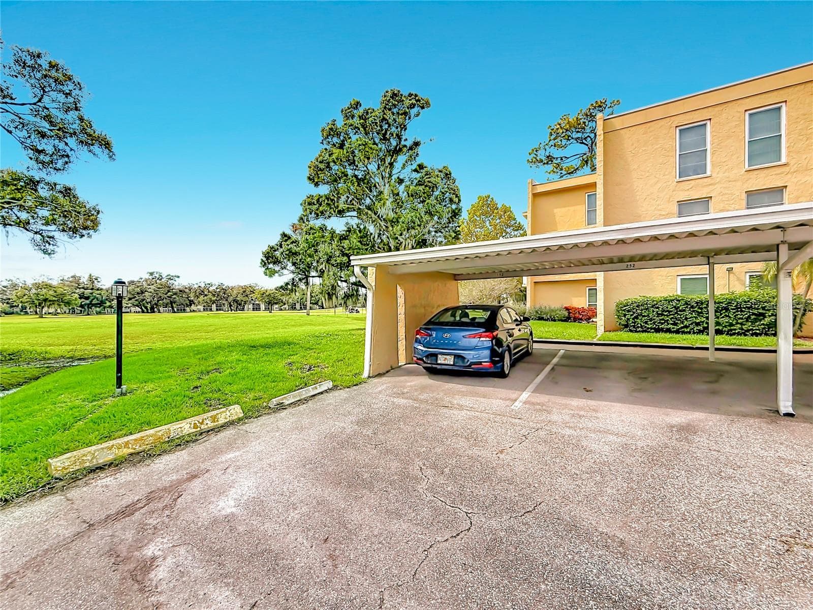 end unit 2nd floor - 225 COUNTRY CLUB DR #E252, LARGO