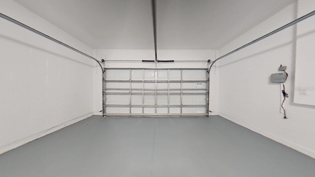 Garage - 13413 GOLDEN LIME AVE, SPRING HILL