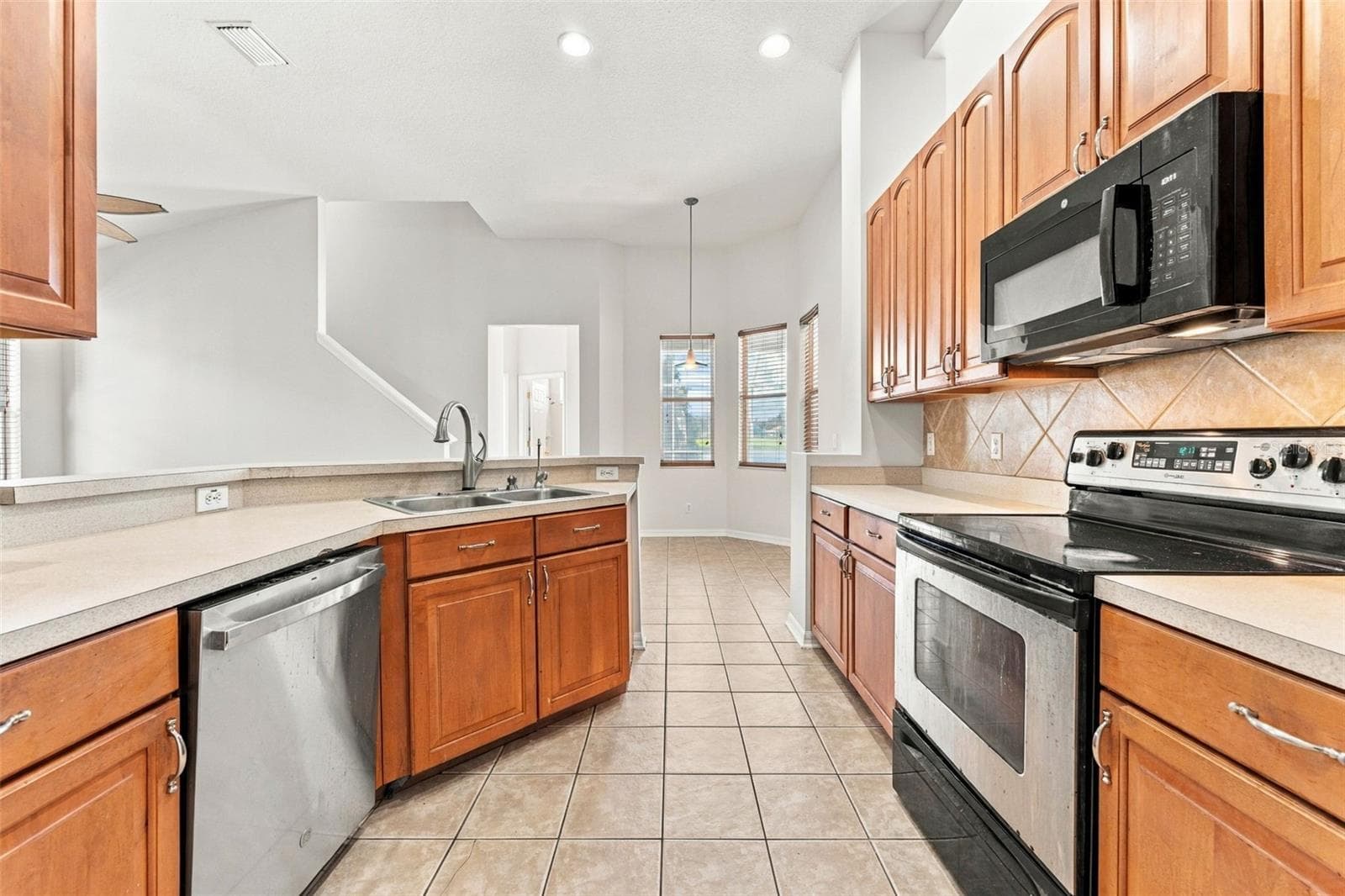 Single Family Residence at 11617 GROVE ARCADE DR, RIVERVIEW, photo 19 of 50