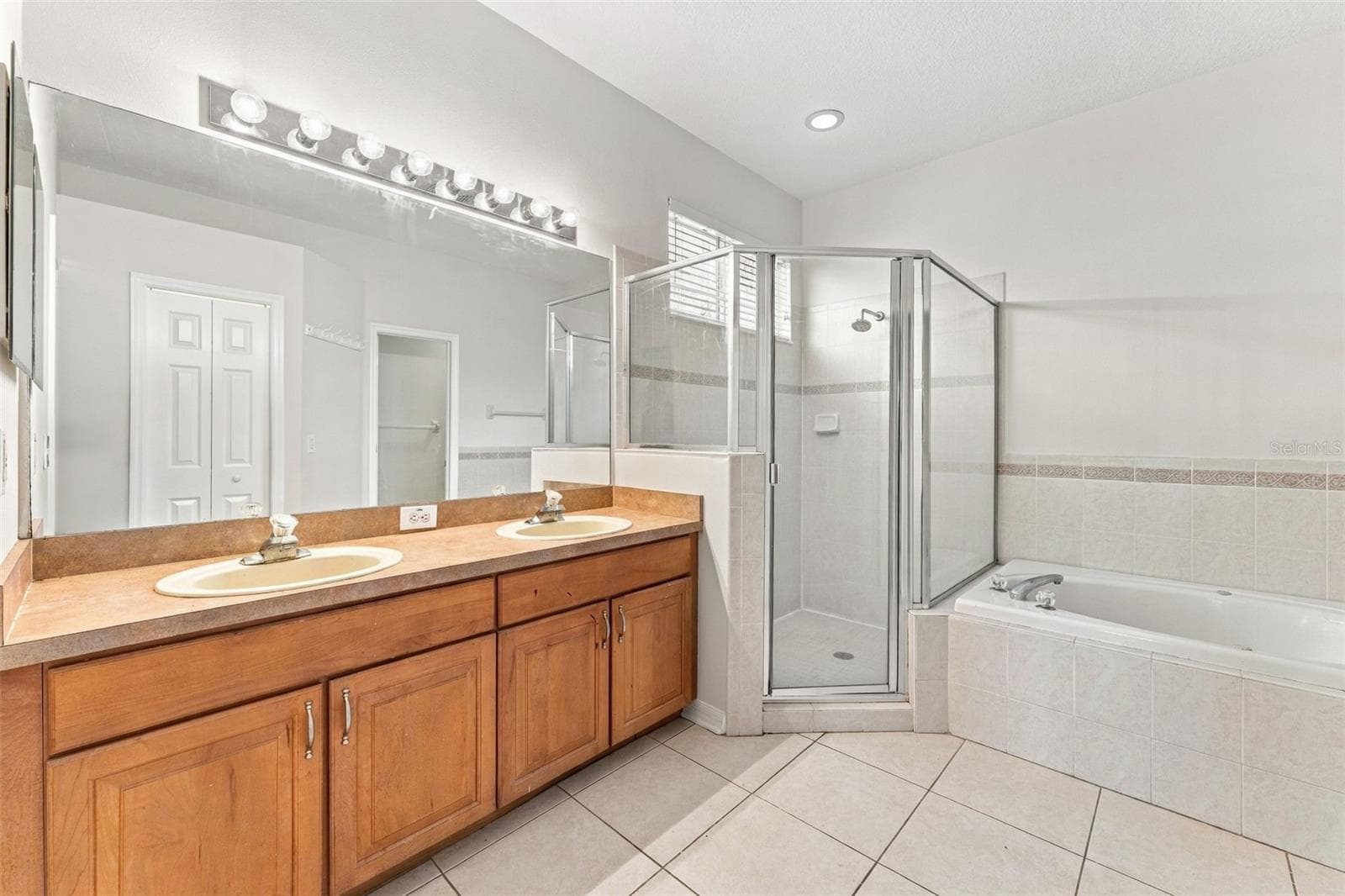 Single Family Residence at 11617 GROVE ARCADE DR, RIVERVIEW, photo 26 of 50