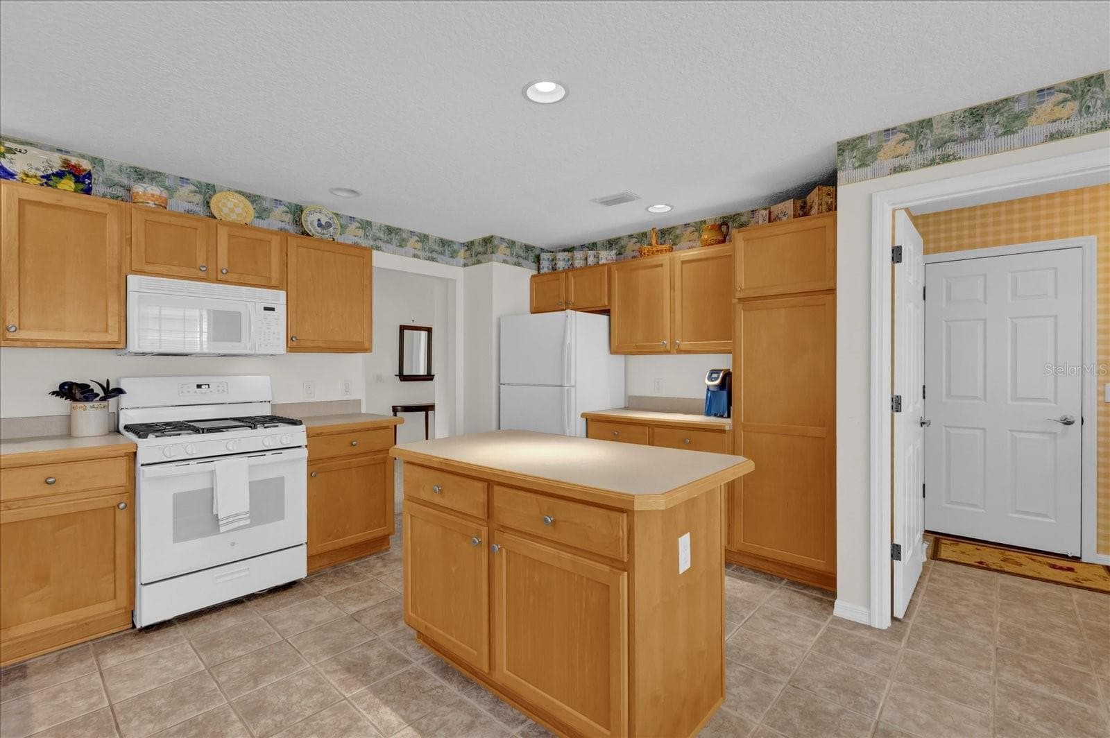 Single Family Residence at 2409 TAMARINDO DR, THE VILLAGES, photo 12 of 40