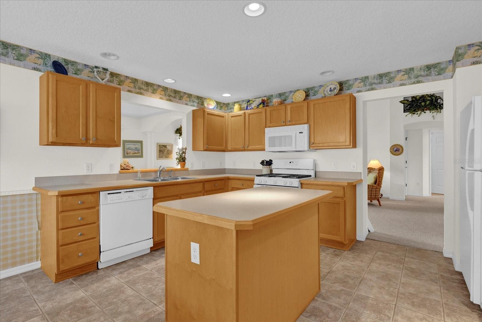 Single Family Residence at 2409 TAMARINDO DR, THE VILLAGES, photo 13 of 40