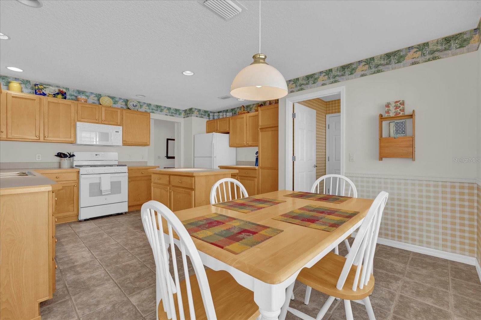 Single Family Residence at 2409 TAMARINDO DR, THE VILLAGES, photo 17 of 40