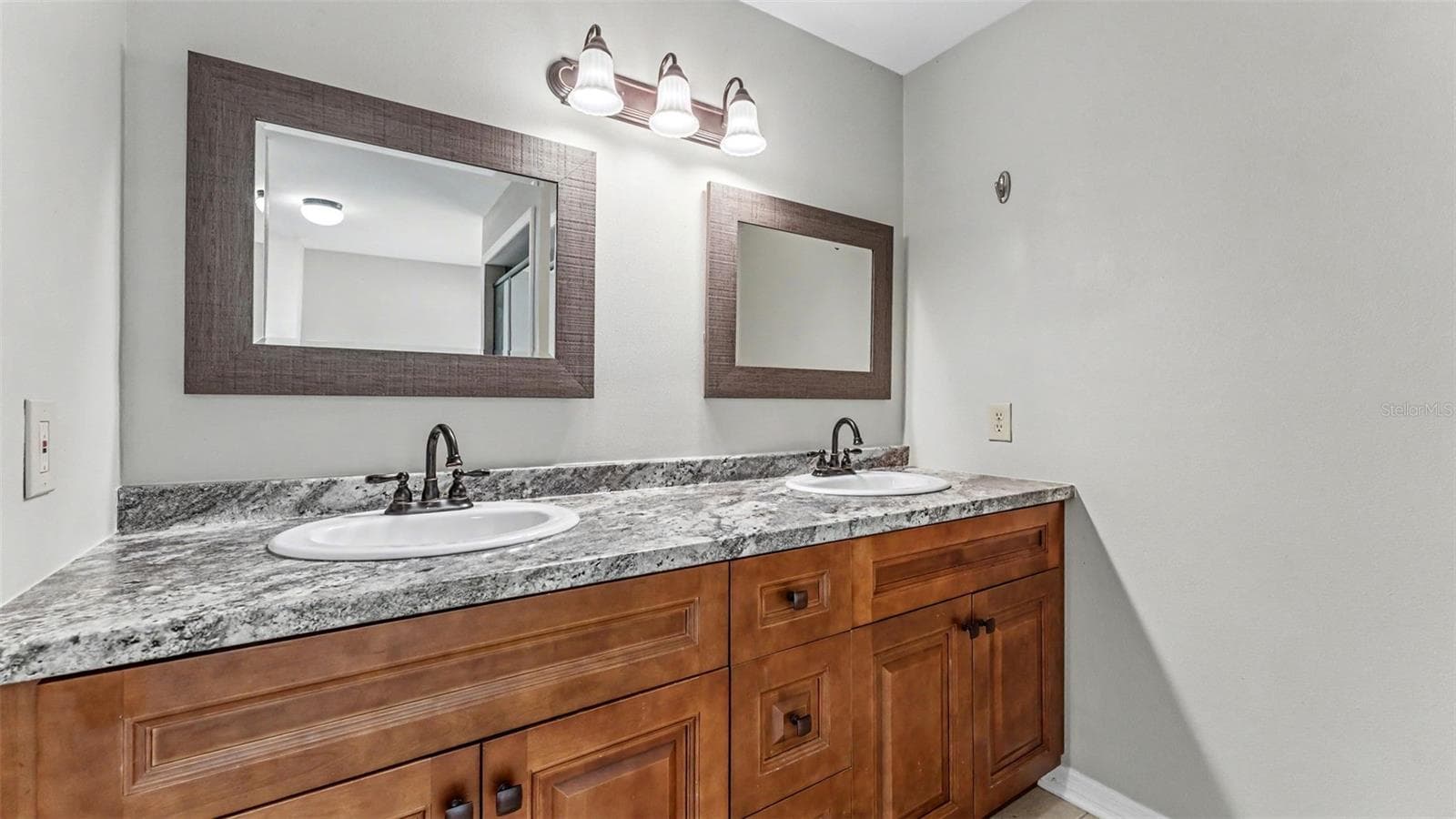 Single Family Residence at 751 CEDAR KNOLL DR N, LAKELAND, photo 19 of 42