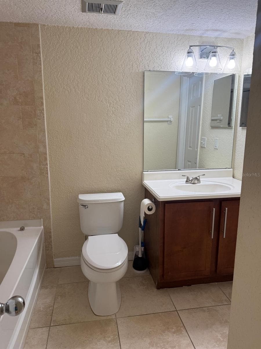 Condominium at 1928 CONWAY RD #14, ORLANDO, photo 14 of 27