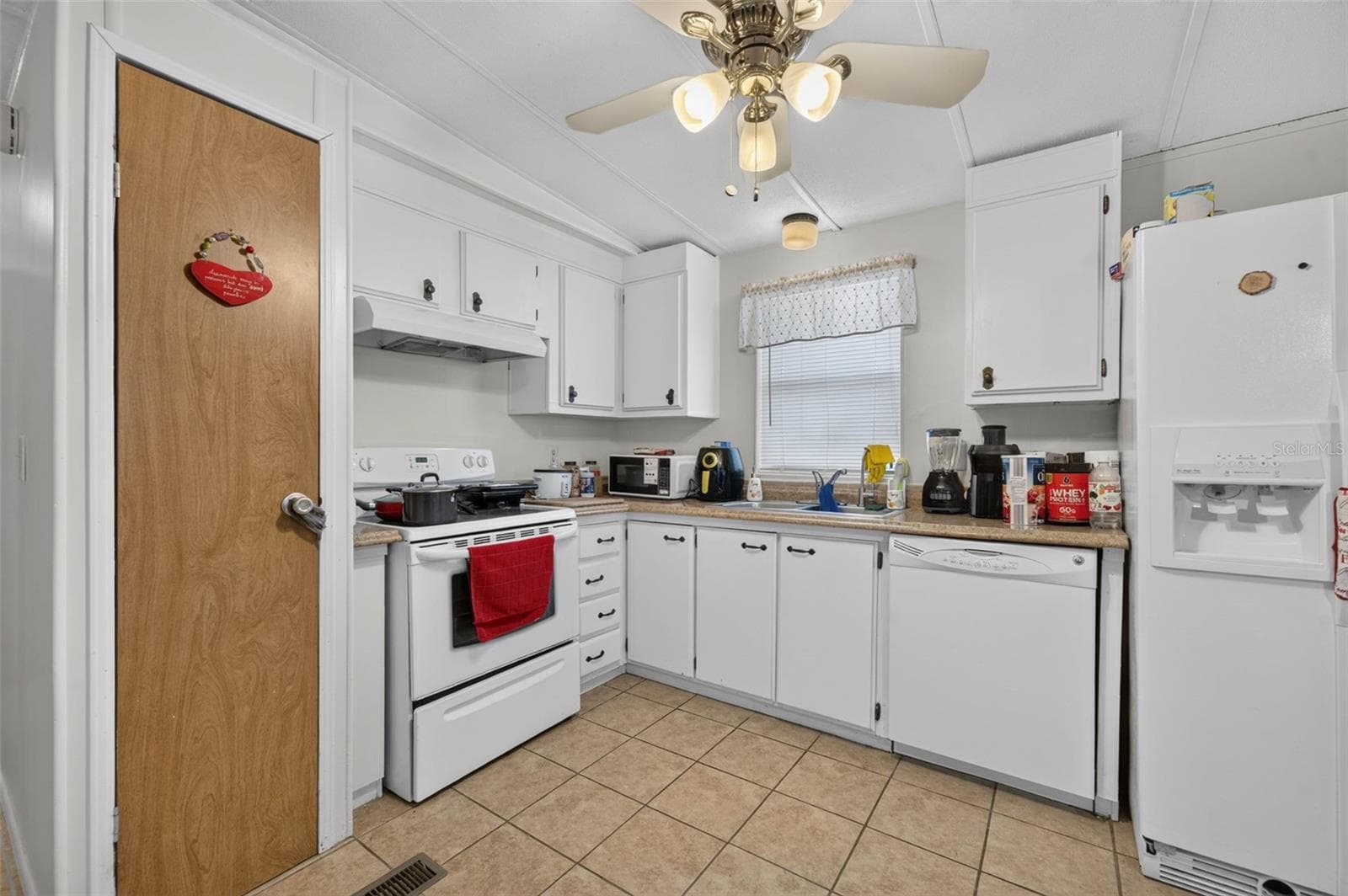Manufactured Home at 2055 S FLORAL AVE #284, BARTOW, photo 16 of 45
