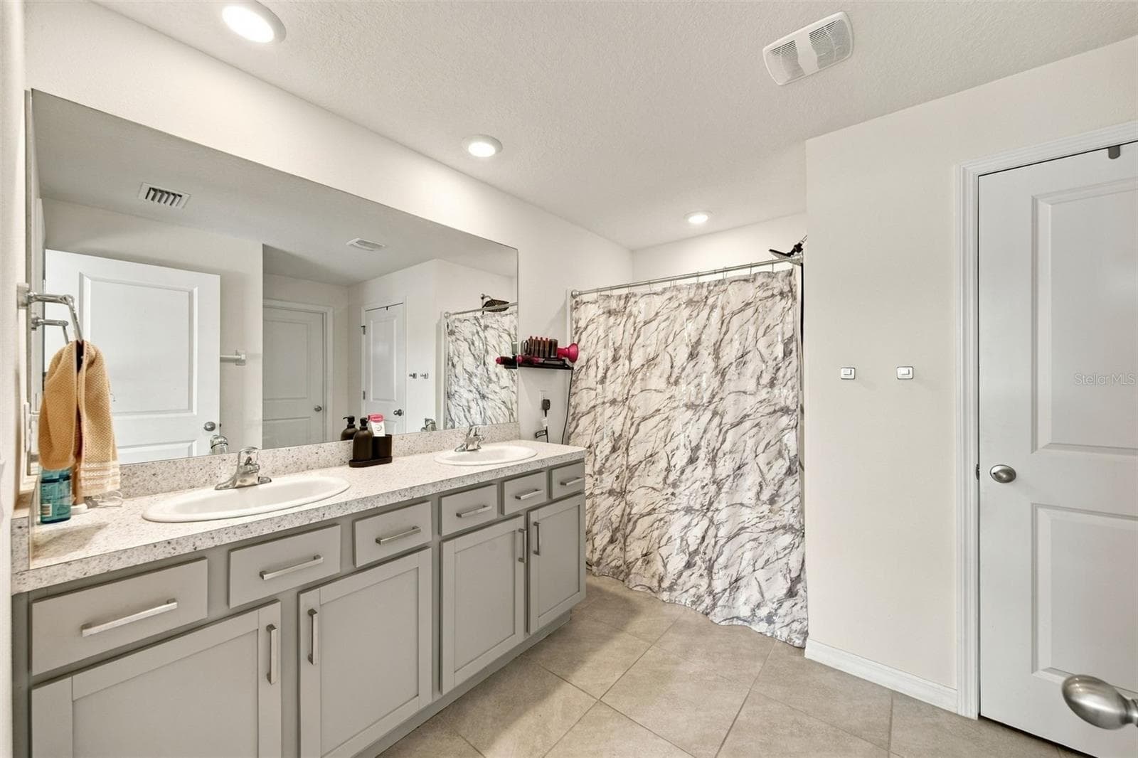 Primary bathroom - 16739 SUNBURST LAKE ST, WIMAUMA