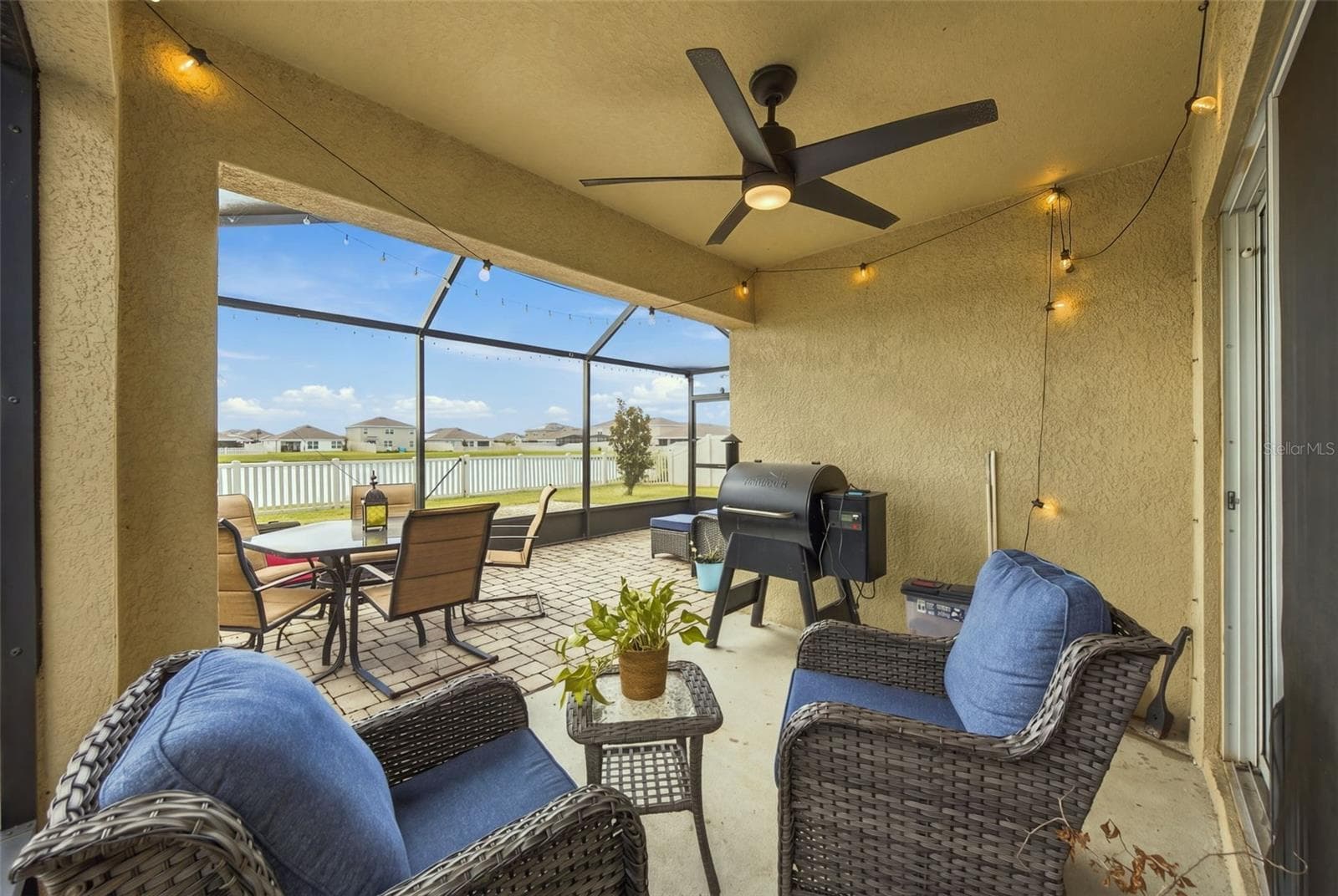 Lanai - 16739 SUNBURST LAKE ST, WIMAUMA