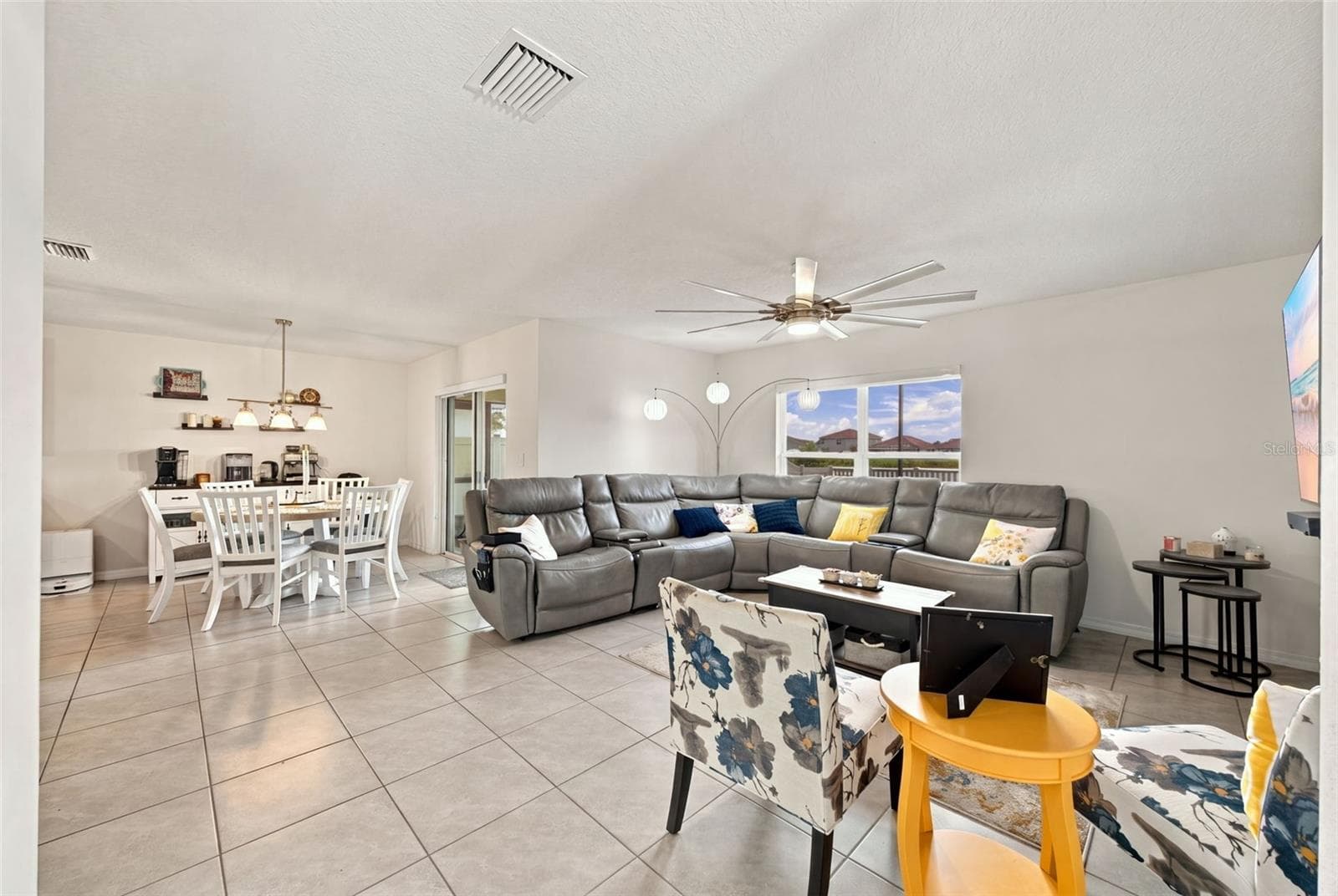 Livingroom/diningroom - 16739 SUNBURST LAKE ST, WIMAUMA
