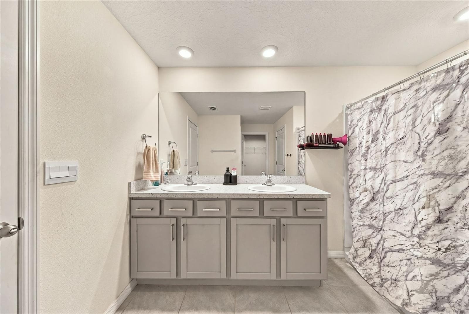 Primary bath - 16739 SUNBURST LAKE ST, WIMAUMA
