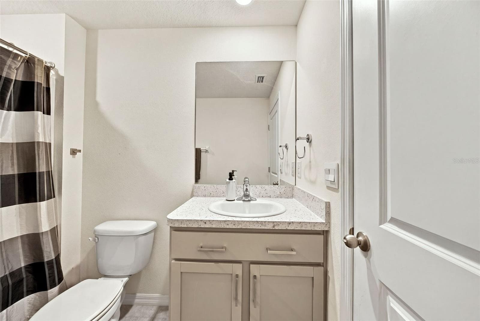 Guest bath - 16739 SUNBURST LAKE ST, WIMAUMA