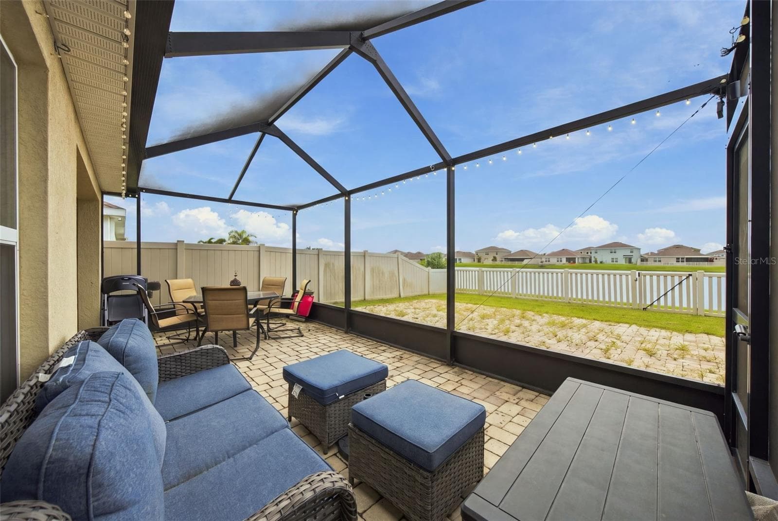 Lanai - 16739 SUNBURST LAKE ST, WIMAUMA