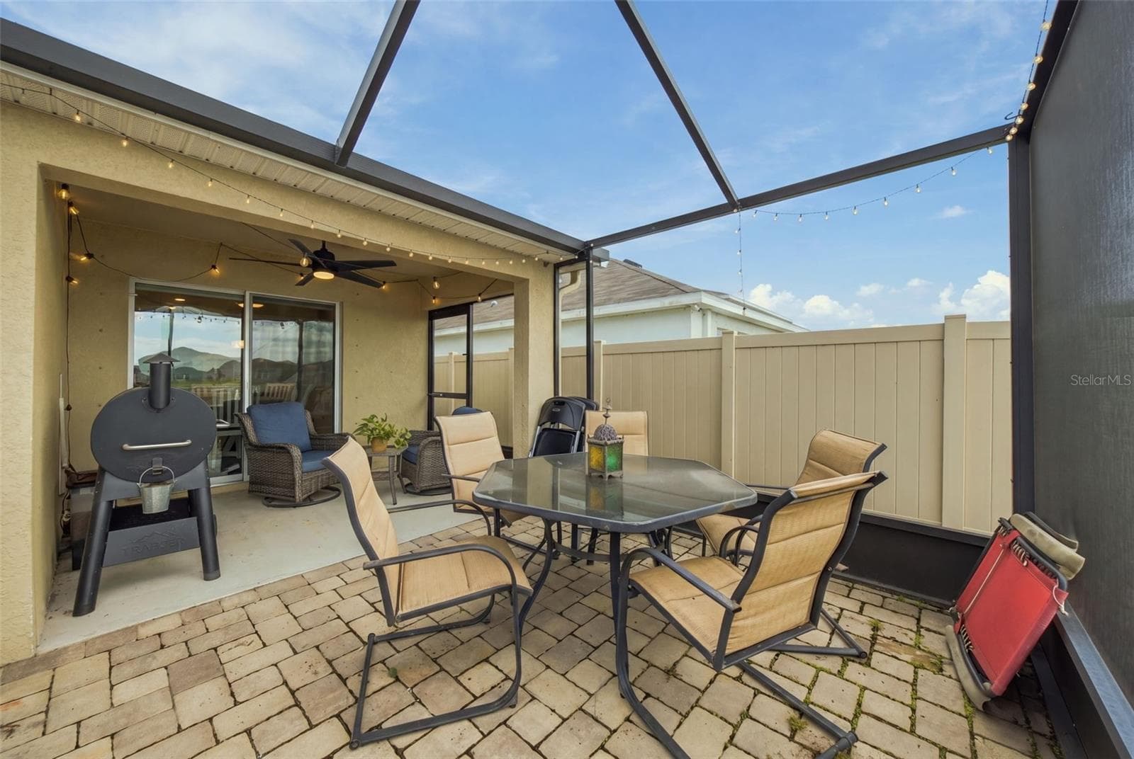 Lanai - 16739 SUNBURST LAKE ST, WIMAUMA