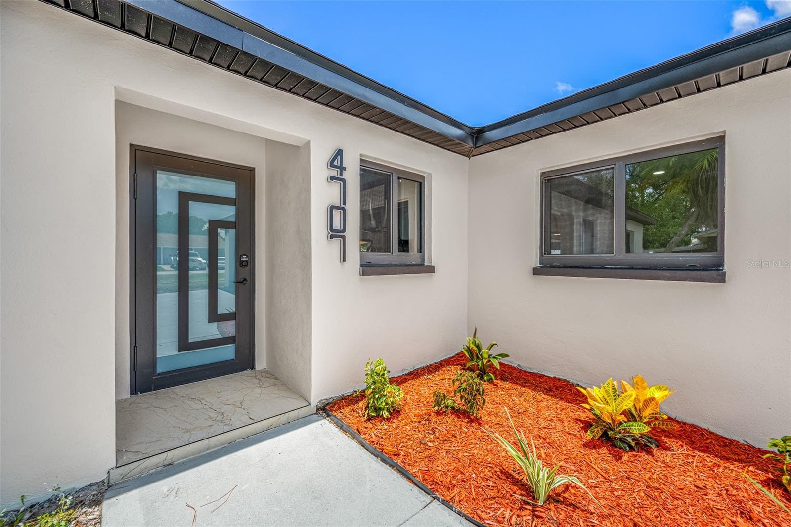 Single Family Residence at 4707 W PAUL AVE, TAMPA, photo 2 of 30
