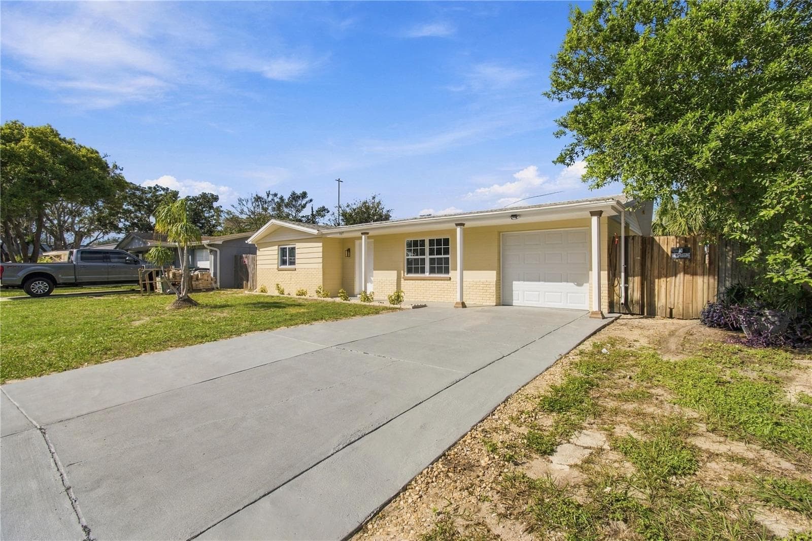 Single Family Residence at 4601 EASTWOOD LN, HOLIDAY, photo 4 of 63