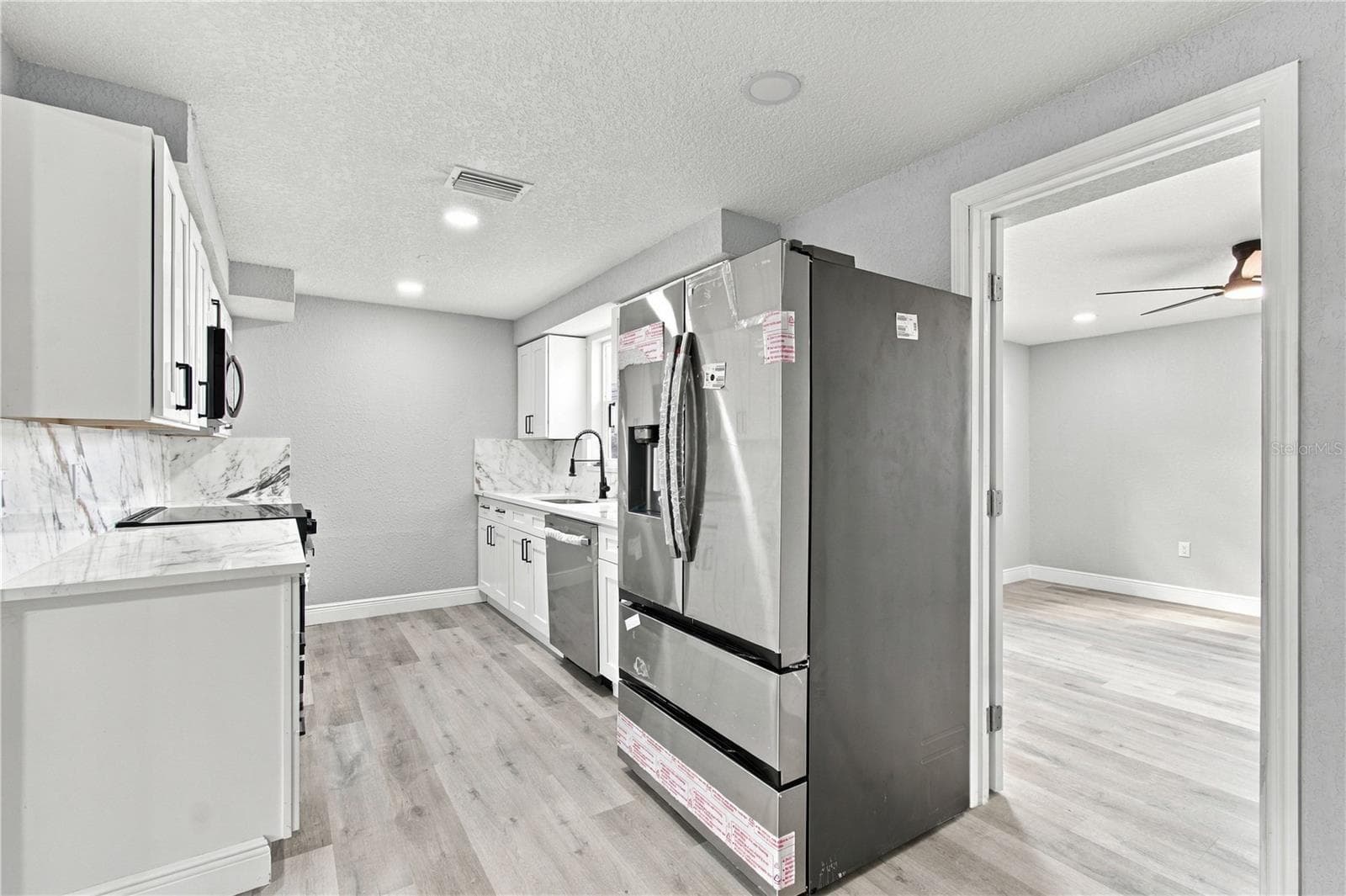 Single Family Residence at 4601 EASTWOOD LN, HOLIDAY, photo 14 of 63