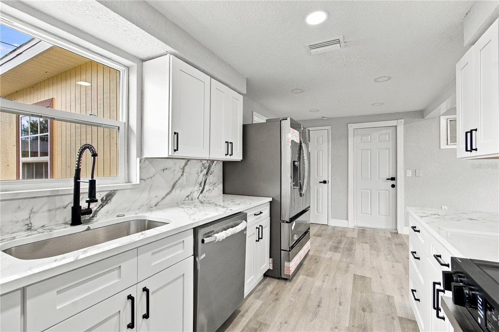 Single Family Residence at 4601 EASTWOOD LN, HOLIDAY, photo 16 of 63